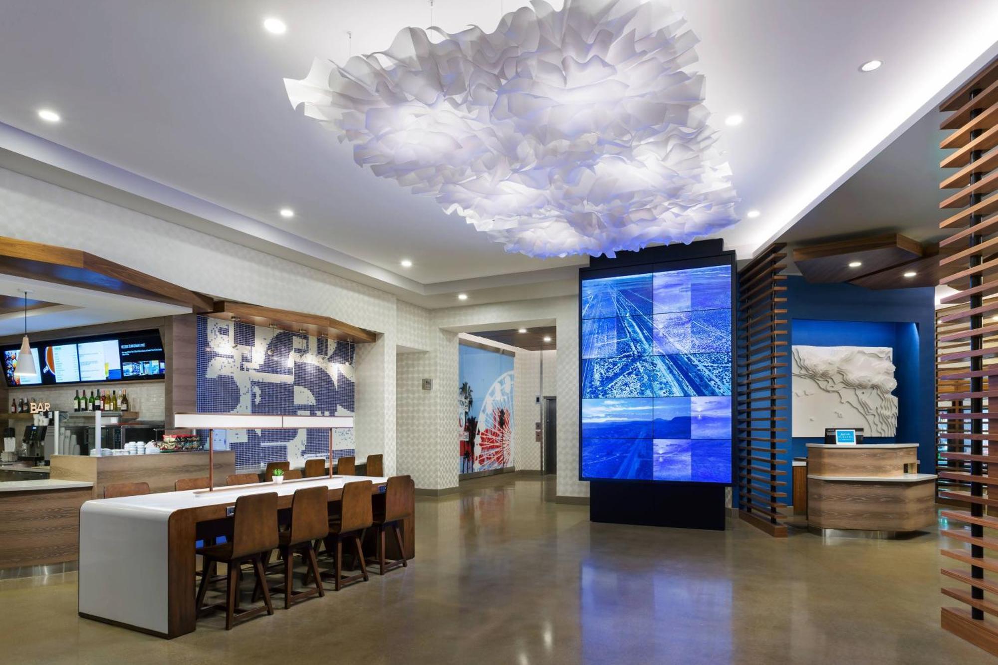 Courtyard By Marriott Santa Monica Hotel Exterior foto