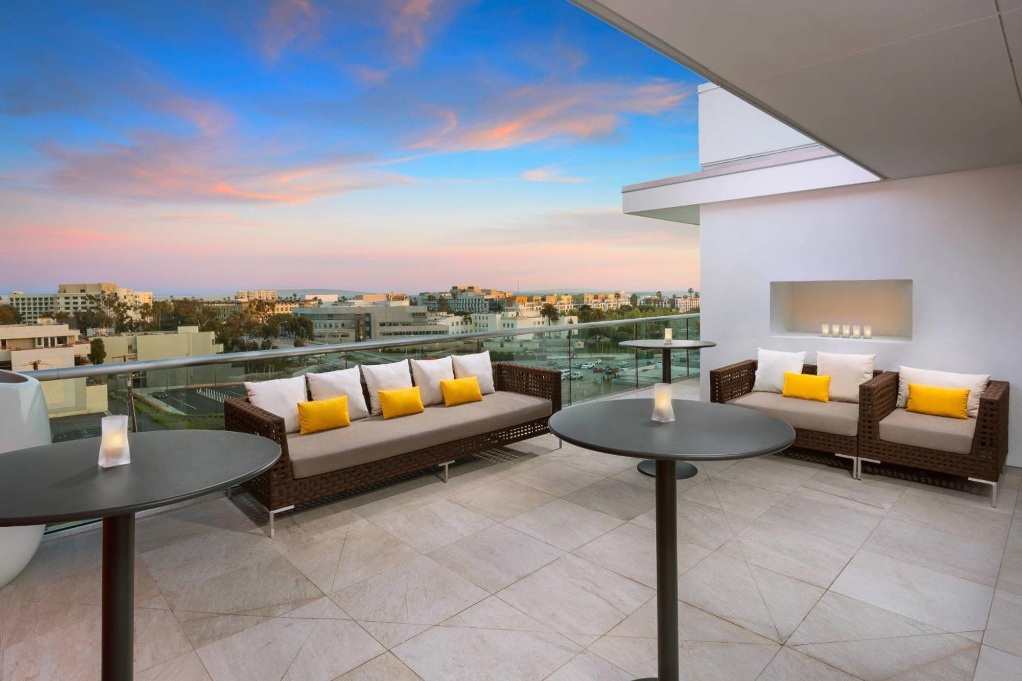 Courtyard By Marriott Santa Monica Hotel Exterior foto