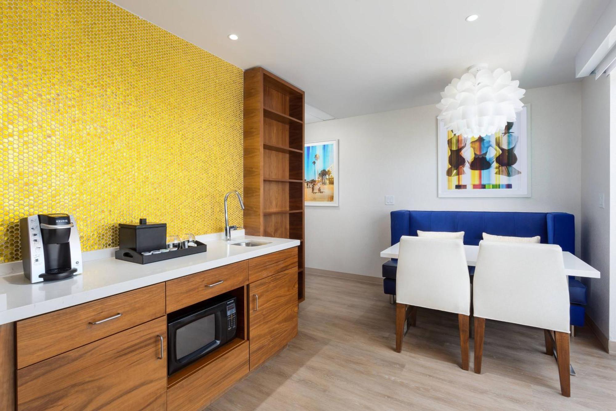 Courtyard By Marriott Santa Monica Hotel Exterior foto